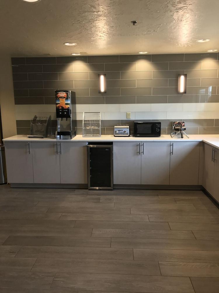 Super 8 By Wyndham Portland Airport Ξενοδοχείο Εξωτερικό φωτογραφία