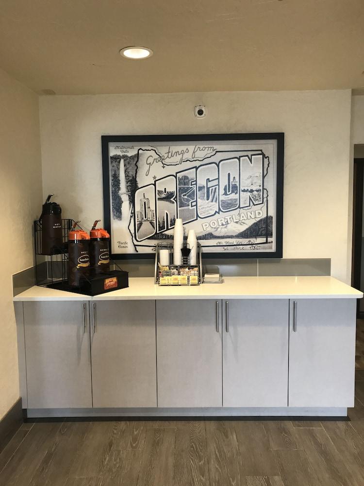 Super 8 By Wyndham Portland Airport Ξενοδοχείο Εξωτερικό φωτογραφία