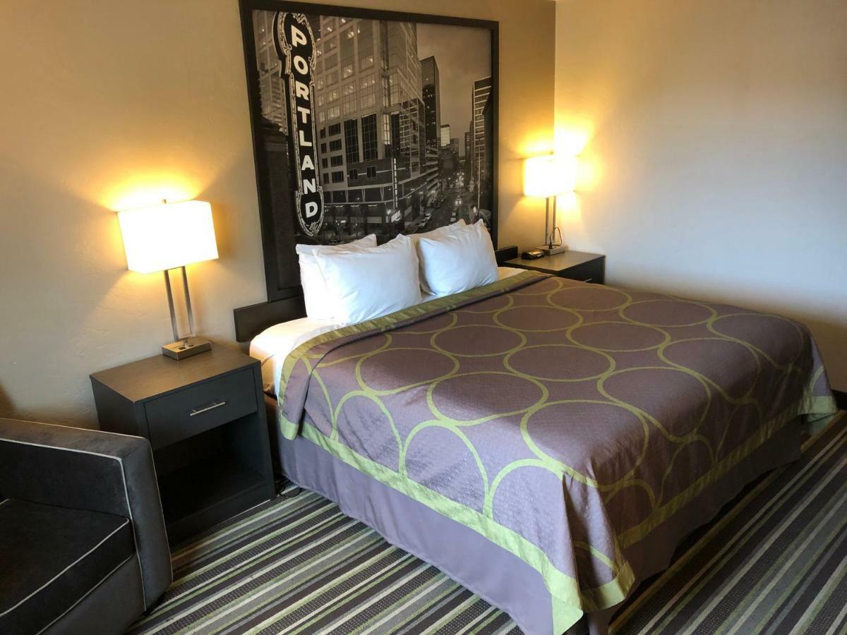 Super 8 By Wyndham Portland Airport Ξενοδοχείο Εξωτερικό φωτογραφία