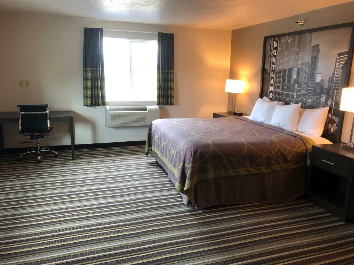 Super 8 By Wyndham Portland Airport Ξενοδοχείο Εξωτερικό φωτογραφία