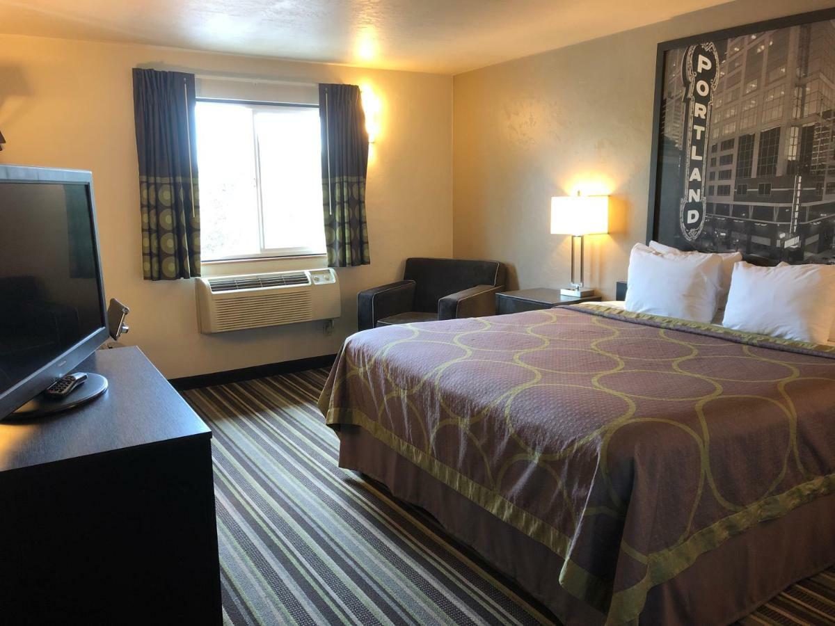 Super 8 By Wyndham Portland Airport Ξενοδοχείο Εξωτερικό φωτογραφία